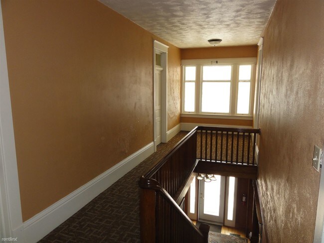 Building Photo - 113 Central Ave