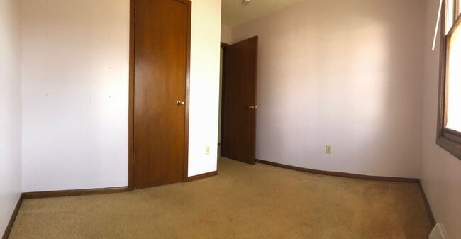 Building Photo - 4-Bed 2-Bath House in Cedar Falls