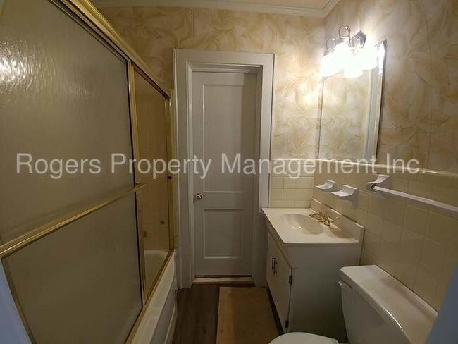 Building Photo - 1909 Marina Rd