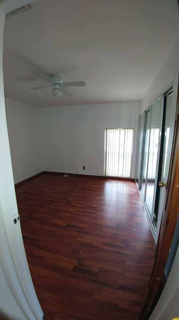 Building Photo - Great Renovated 3/1 |  Quiet family neighb...