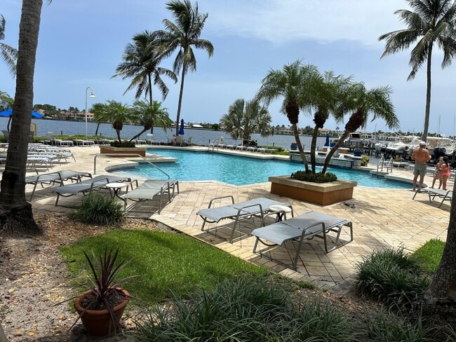 Building Photo - 160 Yacht Club Way