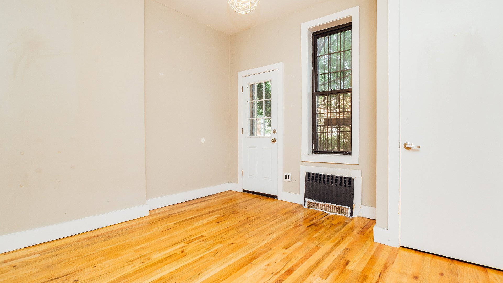 Building Photo - 1154 Gates Ave