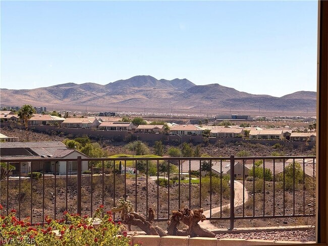 Building Photo - 2875 Scotts Valley Dr