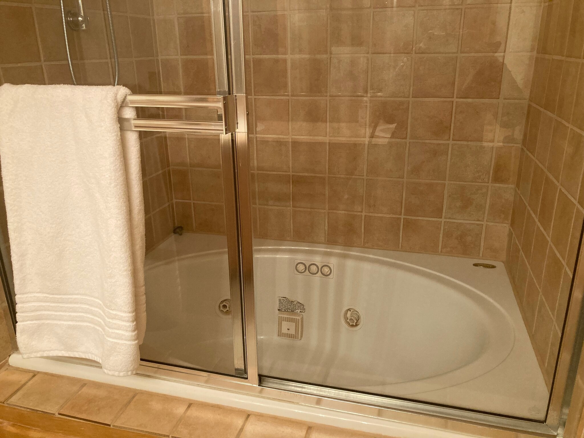 Jacuzzi tub - 720 Deer Valley Dr