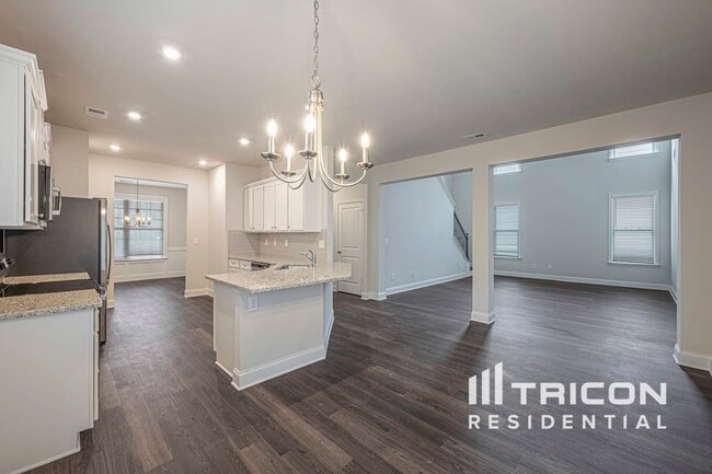 Building Photo - 325 Oxbow St