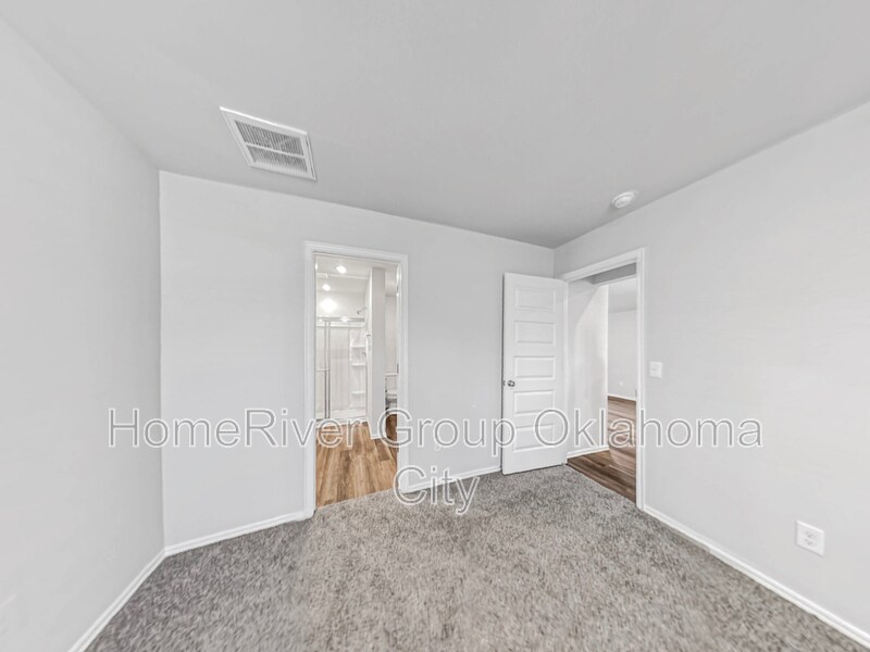 Building Photo - 1221 S Brk Dr
