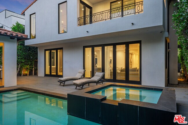 Building Photo - 846 N Orange Grove Ave