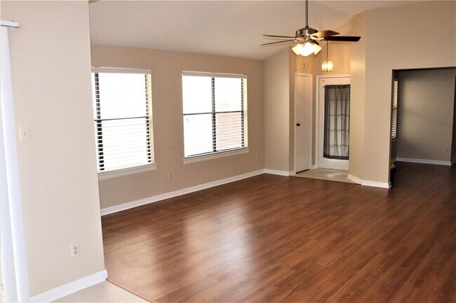Building Photo - 7718 High Village Dr