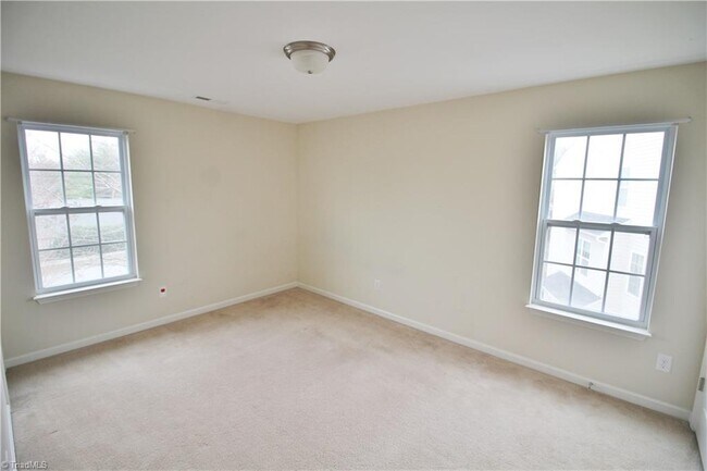Building Photo - 44 Ackland Dr