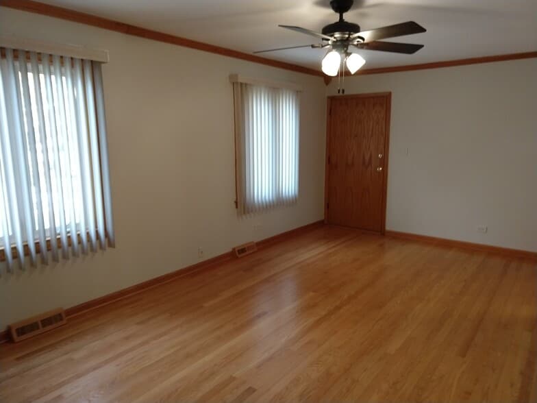 Building Photo - 1343 Woodview Ln