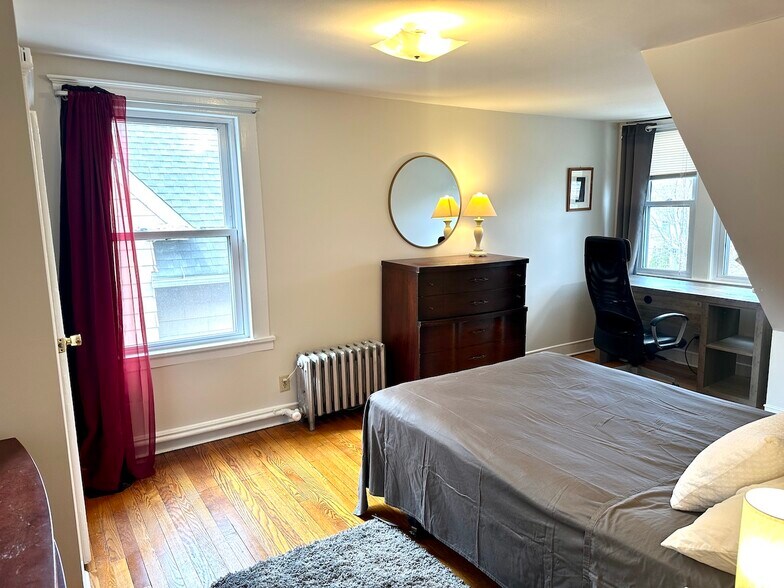 Building Photo - 354 Humphrey St