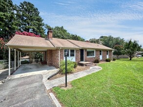 Building Photo - 8064 Lynmar Ln