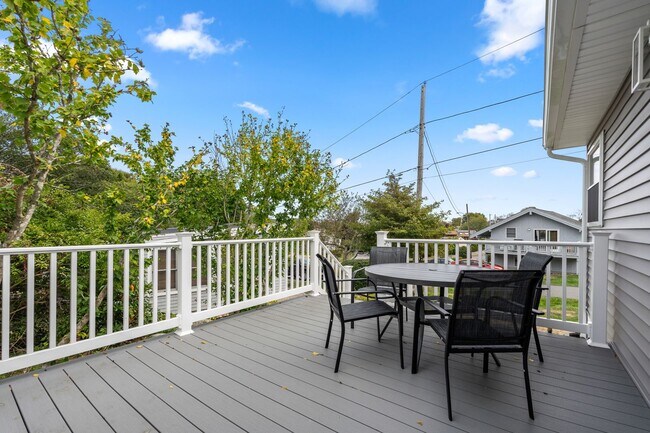 Building Photo - Newly renovated Winter Rental between Long Beach and Good Harbor!
