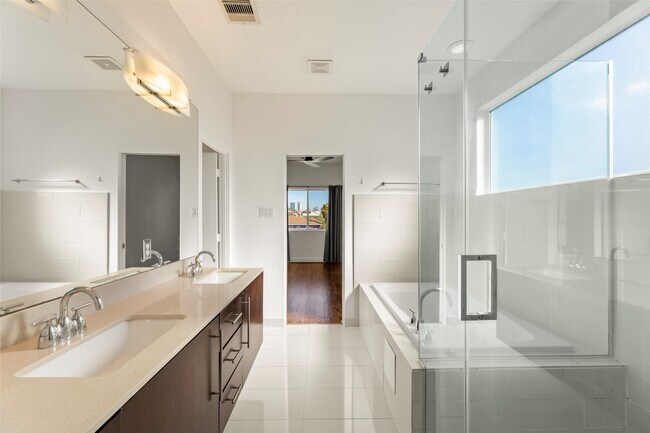 Building Photo - 1524 Blodgett St