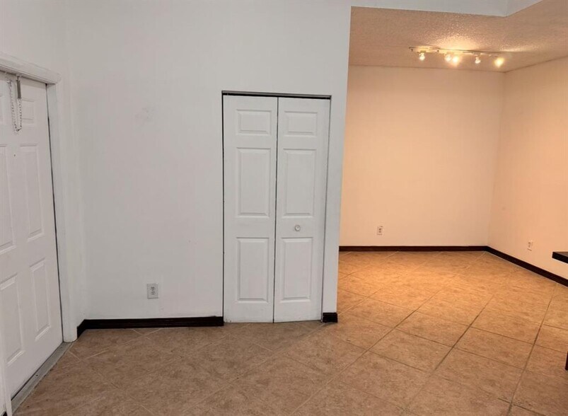 Building Photo - 891 Cypress Park Way