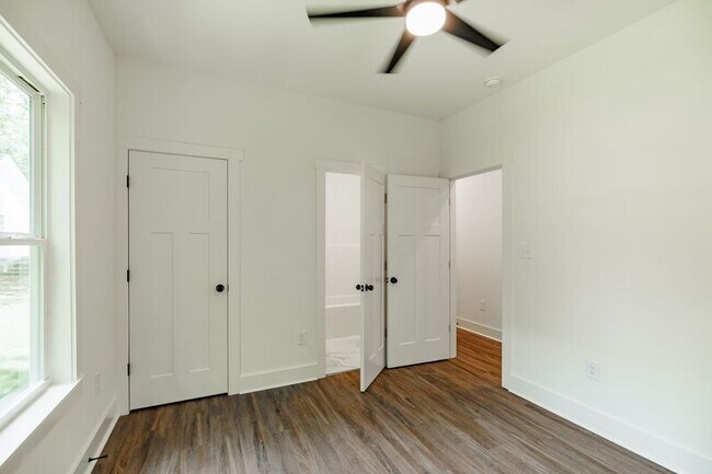 Building Photo - 232 Vine St