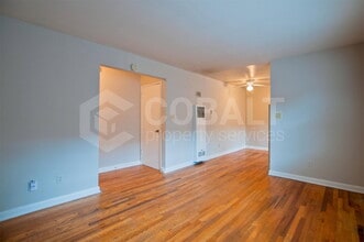 Building Photo - 944 St Charles Ave NE