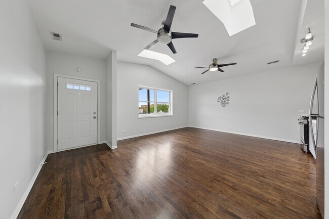 Building Photo - 519 S Maplewood Ave