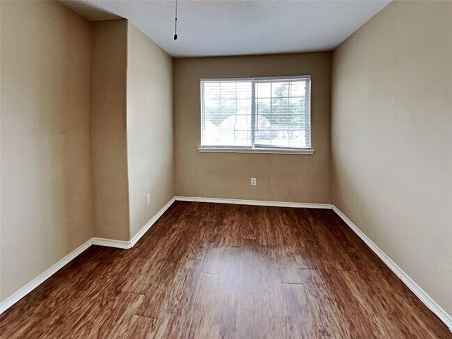 Building Photo - 706 Razee Ct
