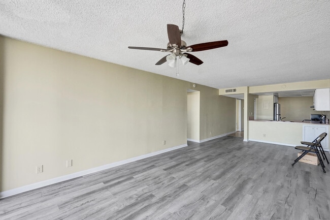 Building Photo - 12 Royal Palm Way