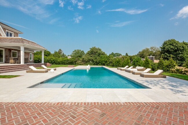 Building Photo - 126 Somerset Ave