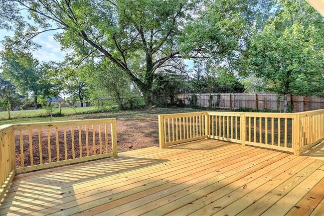 Building Photo - 2640 Tritt Ln