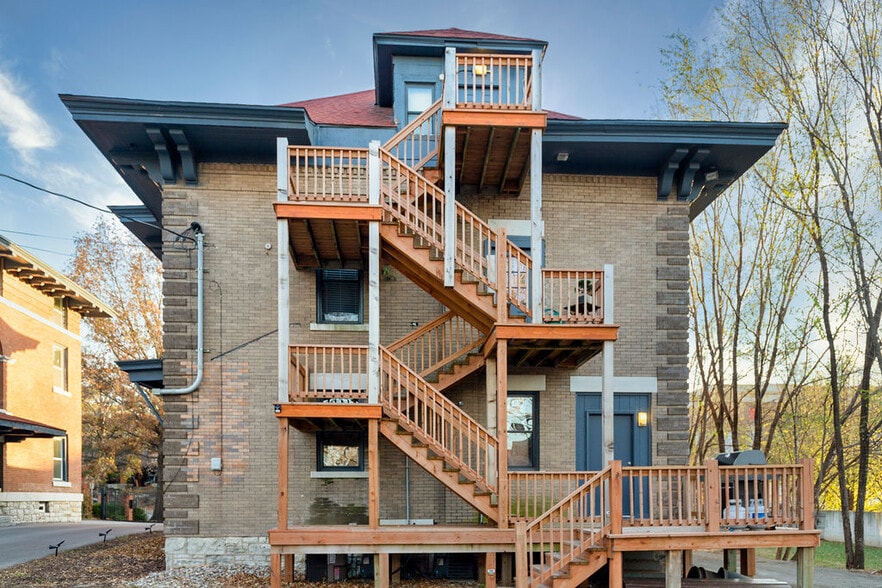 Building Photo - 1206 E Armour Blvd