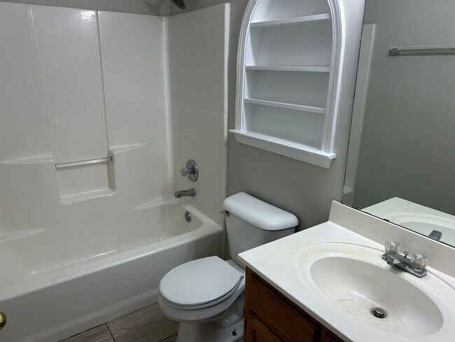 Building Photo - 7122 Village Ln