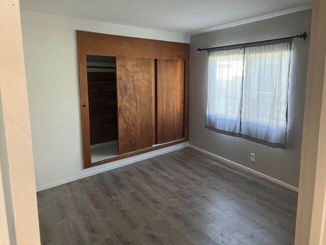 Building Photo - 1015 Prospect Ave