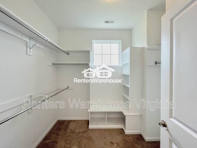 Building Photo - 1713 Dresdon Ln