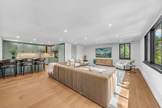 Building Photo - 935 Washington St