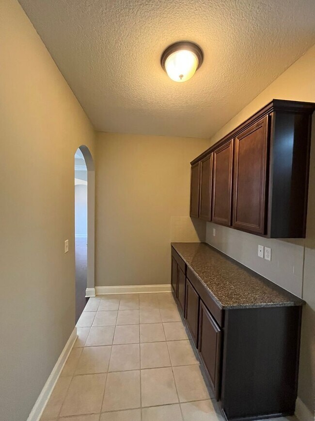 Building Photo - Located in Wrenwood Subdivision!!