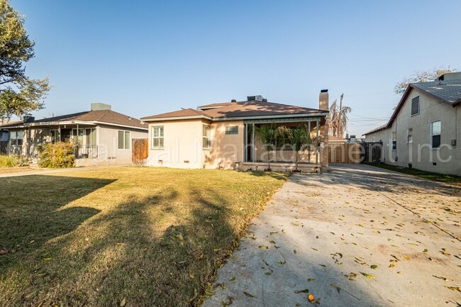 Building Photo - 2 Bedroom/1 Bath Home with Bonus Room  - $1650 per month!