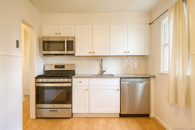 Building Photo - 645 Burnsford Ave