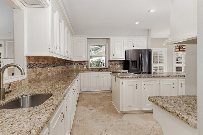 Building Photo - 2 Silverstrand Pl