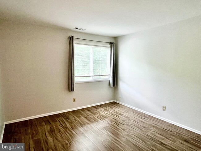 Building Photo - 2217 Sayre Dr
