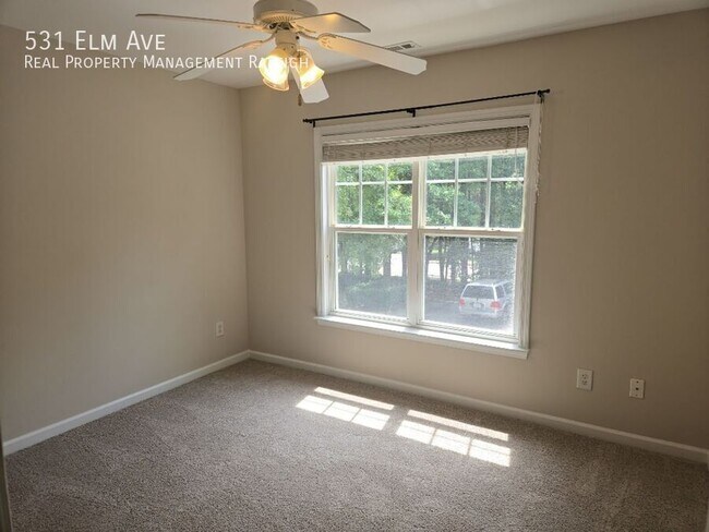 Building Photo - 531 Elm Ave