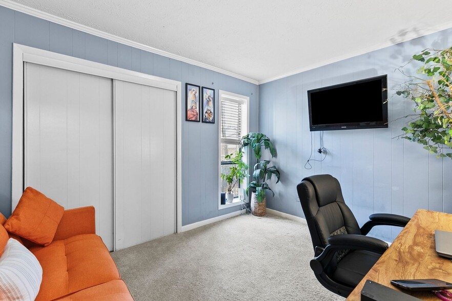 Building Photo - 8740 Roswell Rd