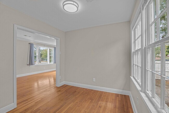 Building Photo - 830 W Moreno St