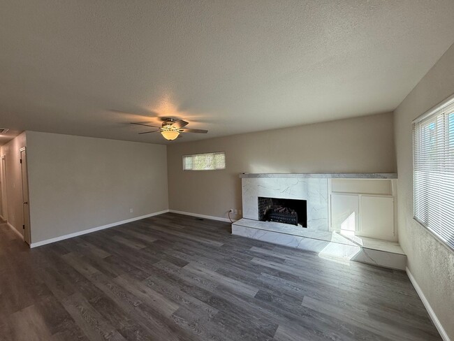 Building Photo - Updated single story home!