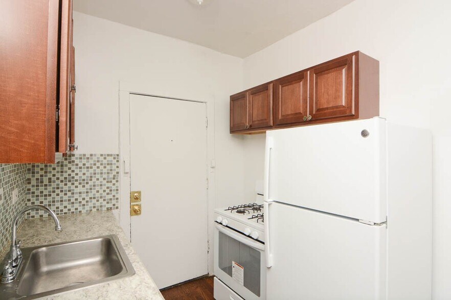 Building Photo - 939 W Sunnyside Ave