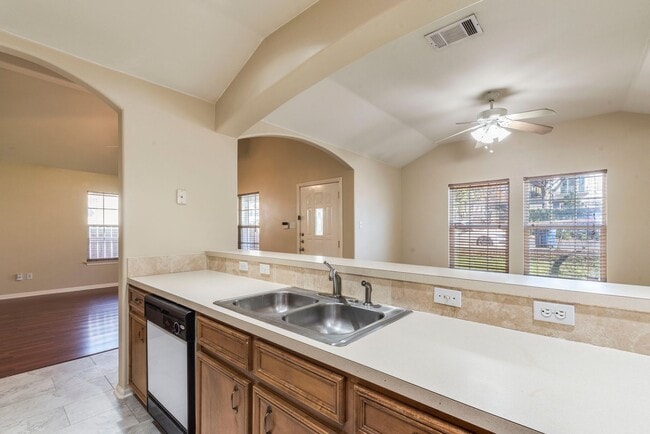 Building Photo - Charming 3 bedroom, 2 bathroom home in the heart of East Austin