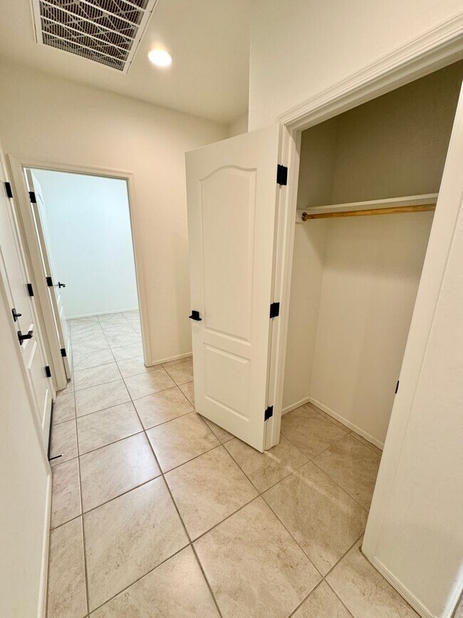 Building Photo - Beautiful 3 Bedroom 2 Bath Single Level Newer Built Home In Litchfield Park! Has Solar!