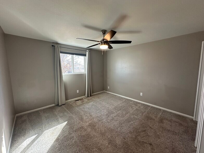 Building Photo - 495 Avenida del Cielo
