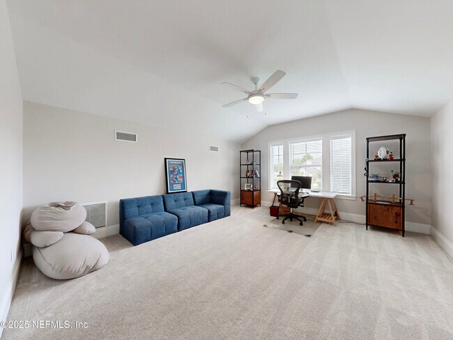 Building Photo - 401 Payasada Lakes Ave