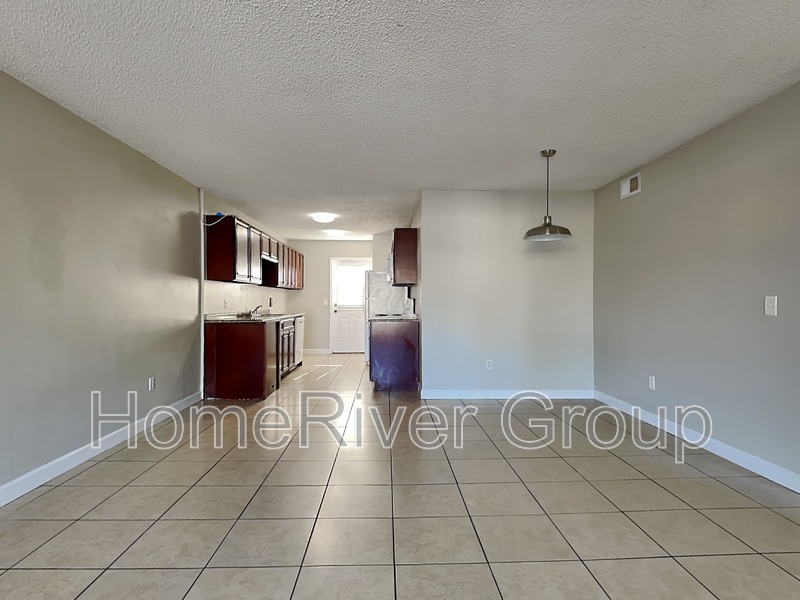 Building Photo - 681 W Rosewood Ln