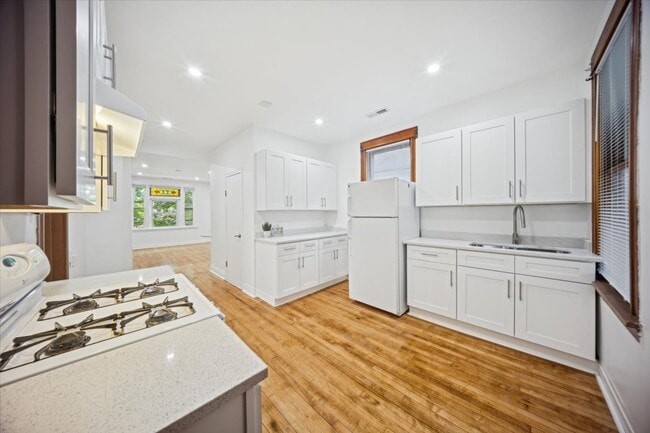 Building Photo - 5049 W 29th Pl
