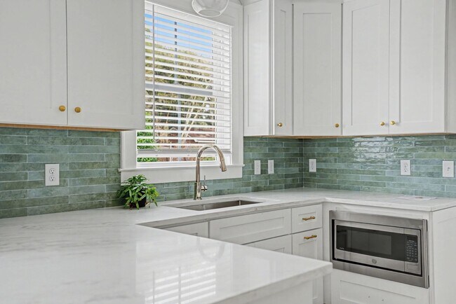 Building Photo - 3 Bedroom Home near Parkside in Savannah