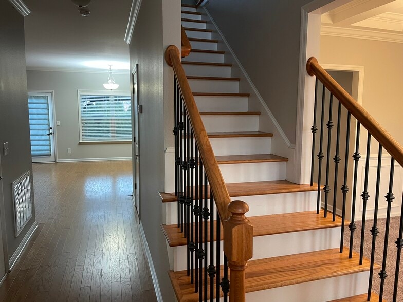 Building Photo - 7506 Hampstead Hall Dr