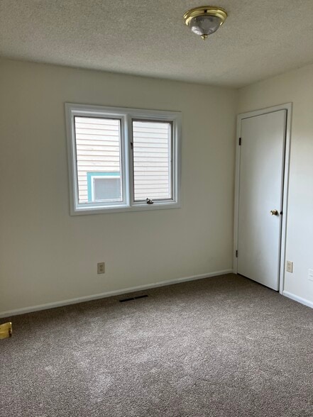 Building Photo - 1916 9th Ave